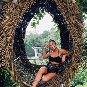 Meet your Posher, Jasmine